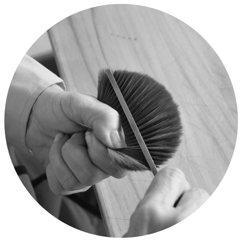 1 - Combing and mixing the hairs
